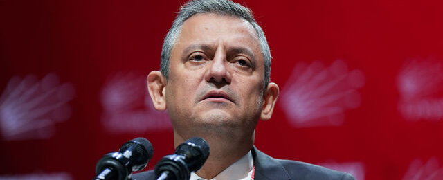 Özgür Özel yeniden CHP Genel Başkanı seçildi