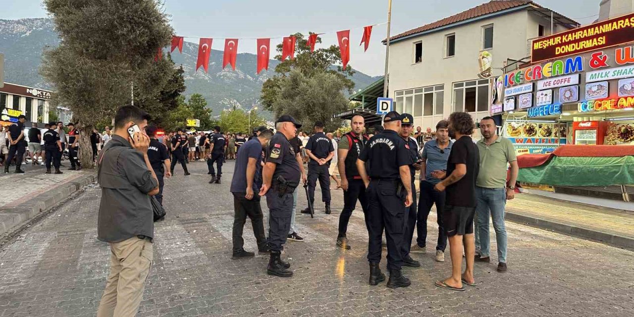 Fethiye'de silahlı, cam şişeli, taşlı kavga: 13 yaralı