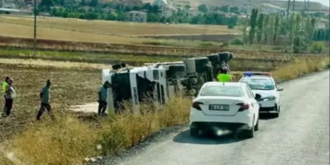 Ankara'da TIR devrildi: Sürücü yaralandı