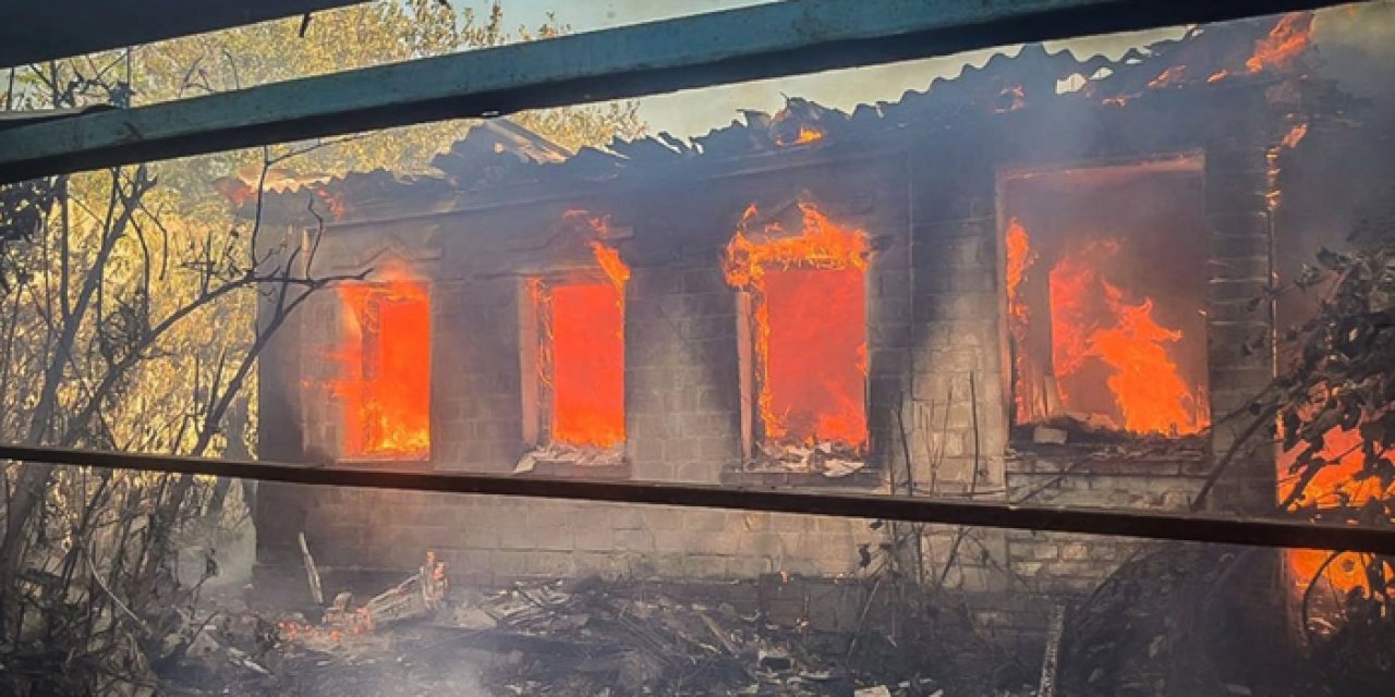 Rusya, Kupyansk'ı bombaladı: 3 bina ve arazide yangın çıktı