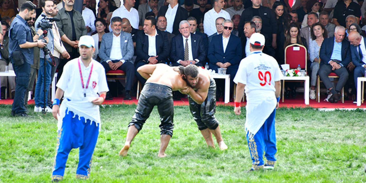 Müsavat Dervişoğlu, Ankara'da güreş müsabakalarını takip etti