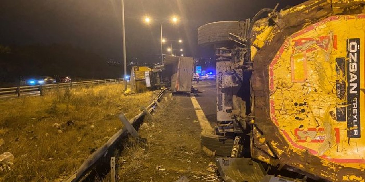 Ankara'da Çevre Yolunda TIR devrildi