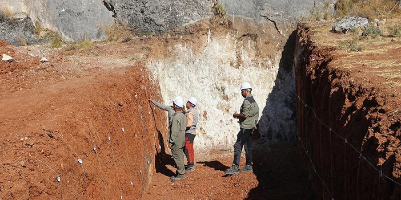 Hatay’da fay hatları inceleniyor