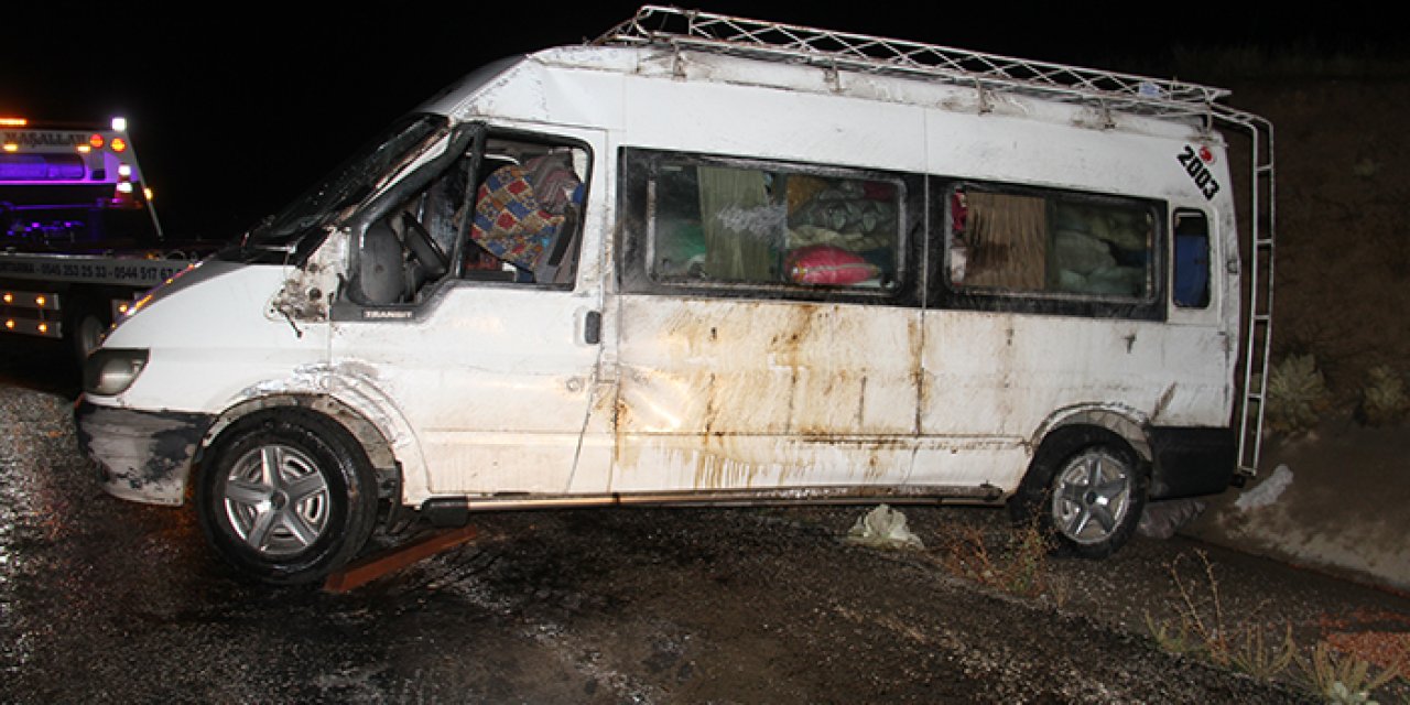 Konya'da minibüs devrildi: 12 İşçi Yaralandı