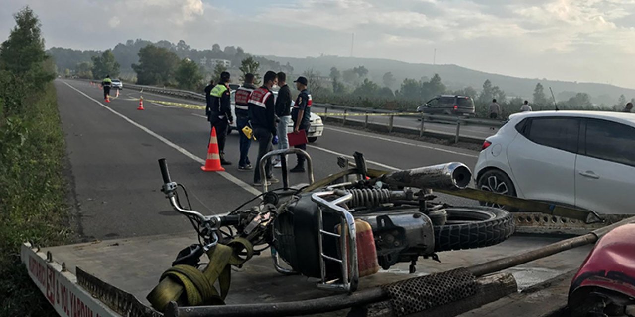 Refüje çarpan motosikletin sürücüsü öldü