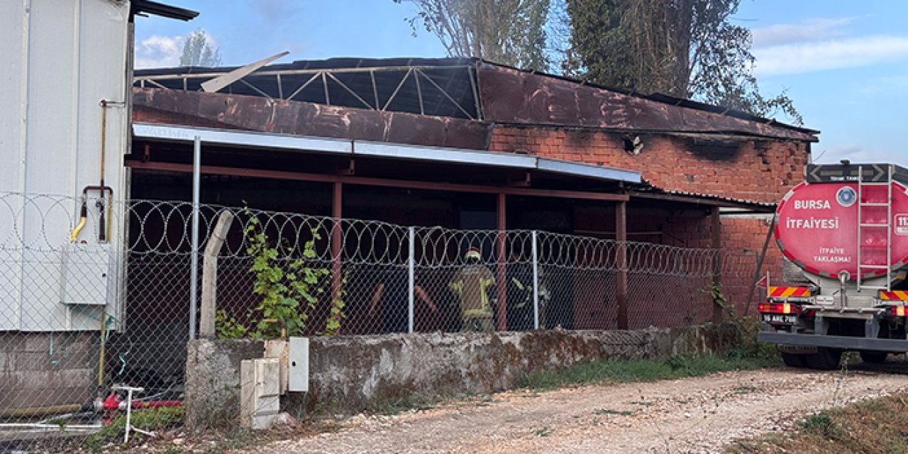 Geri dönüşüm tesisinde çıkan yangın büyümeden söndürüldü