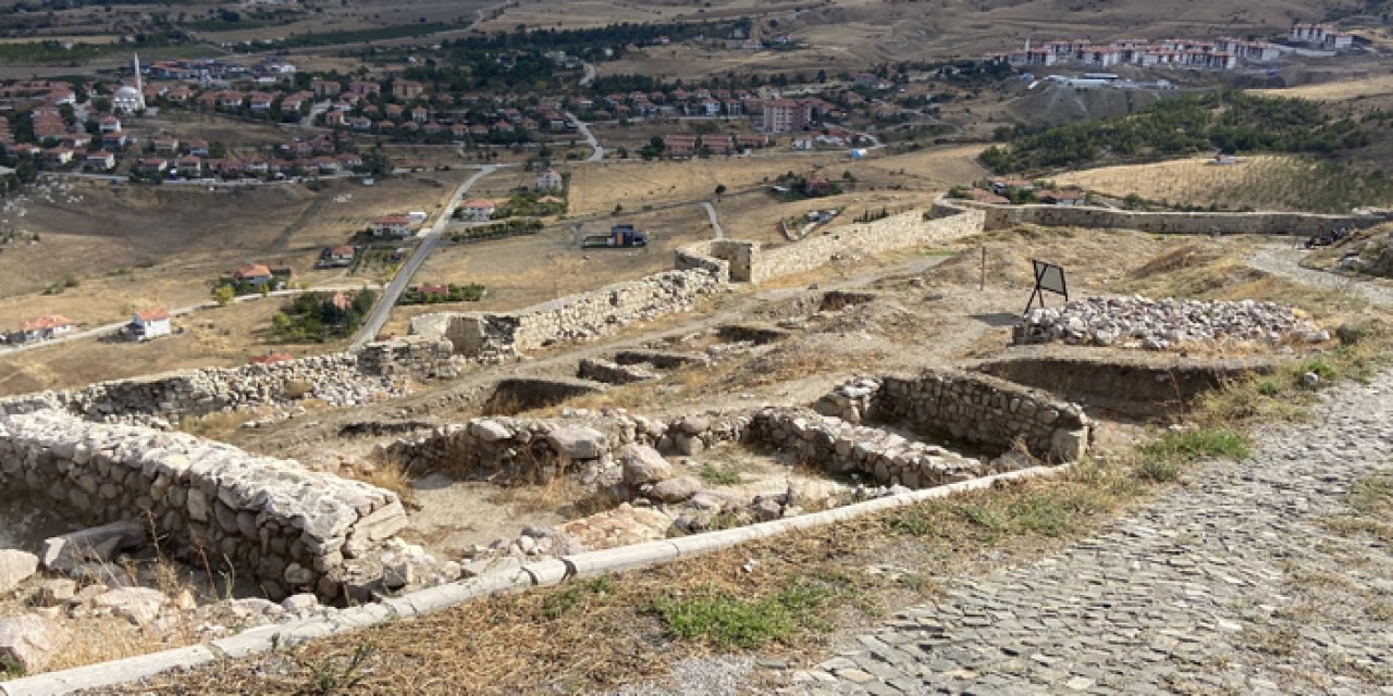 Tarihi Kale'deki kazı çalışmaları yavaş ilerliyor: İşçi eksiği giderilmeli