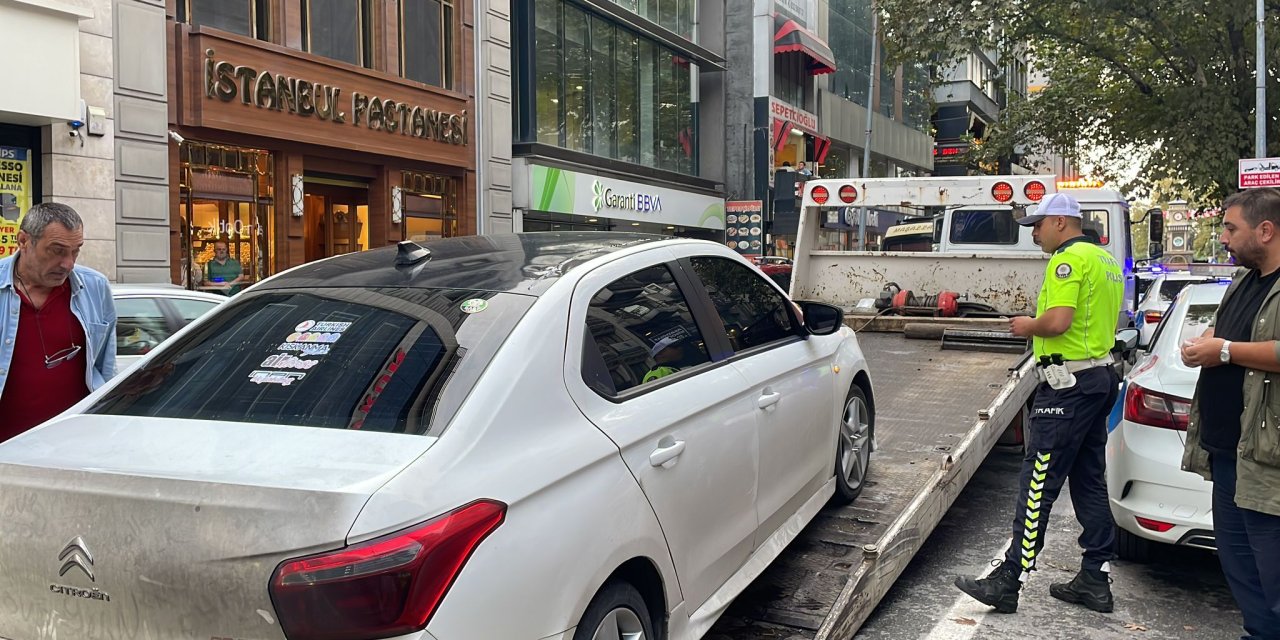 Abartı egzoz ve havalı süspansiyonla yakalandı, otomobili çekildi