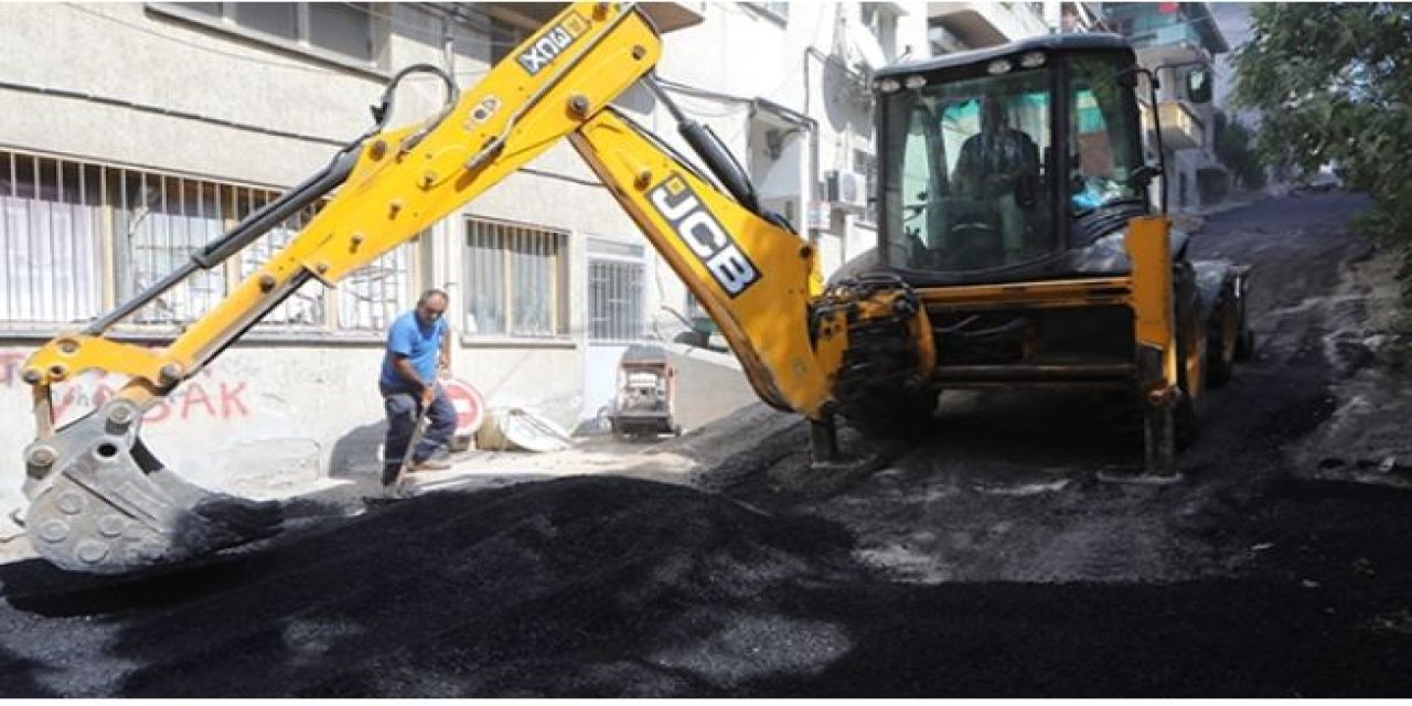 İzmir'in kanayan yarasına merhem: Bayraklı'nın bozuk yolları yenileniyor