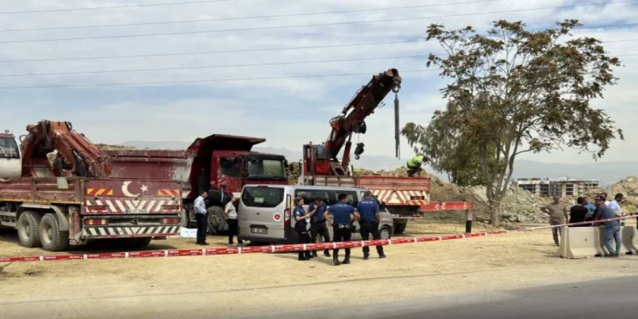 İzmir'de feci ölüm: Kamyon ile damper arasına sıkışarak hayatını kaybetti