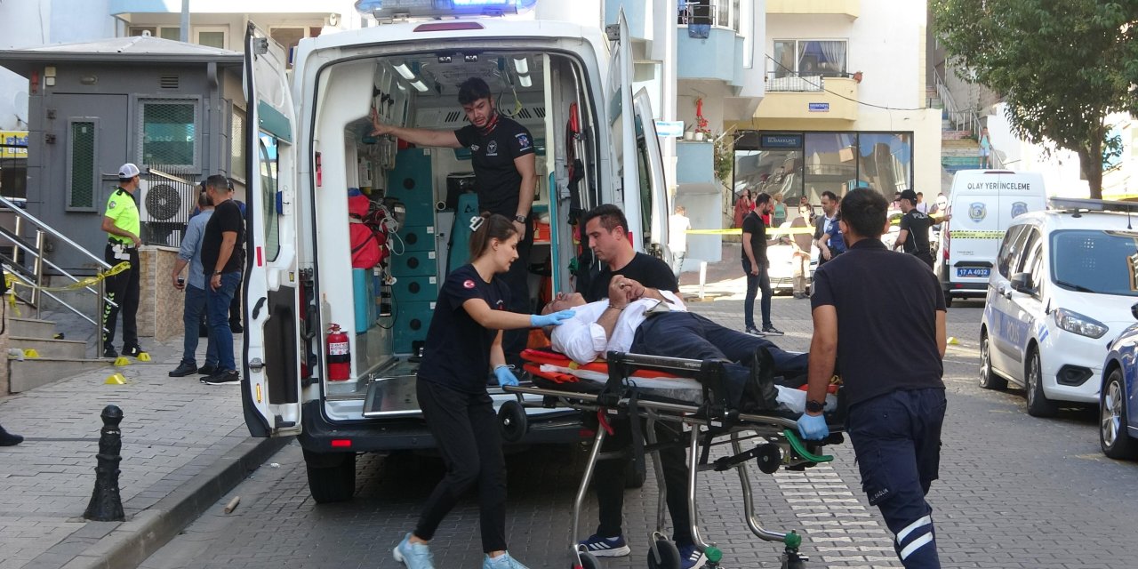 Çanakkale'de tabanca ve bıçaklı kavga polis merkezinin önüne taştı; kameradaki olayda 6 yaralı, 11 gözaltı