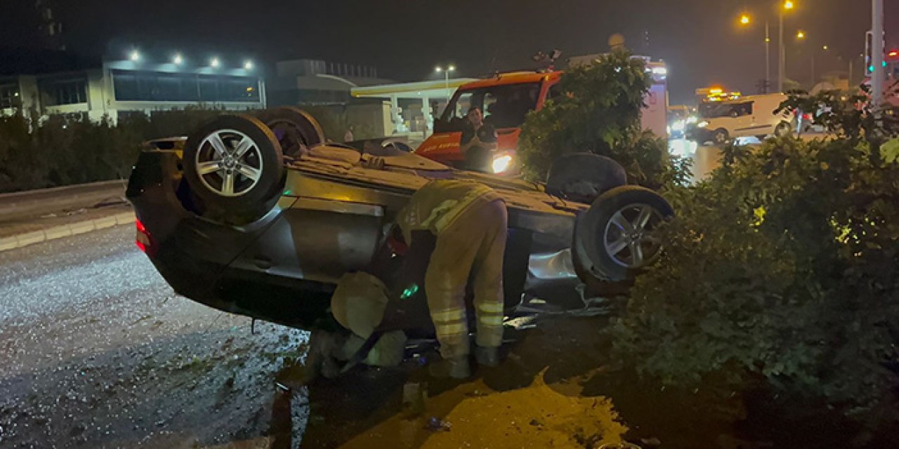 Ters dönerek kaza yapan otomobildekiler yaralandı