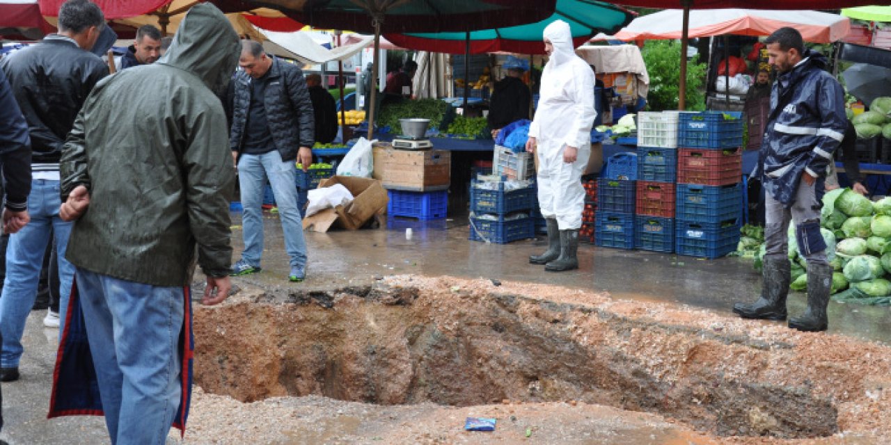 Hayat felç oldu: Sağanak nedeniyle yol çöktü