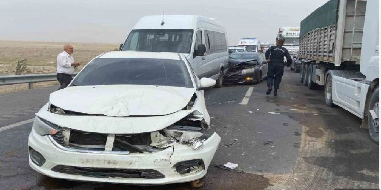 Aksaray'da Kum Fırtınası Zincirleme Kazalara Neden Oldu