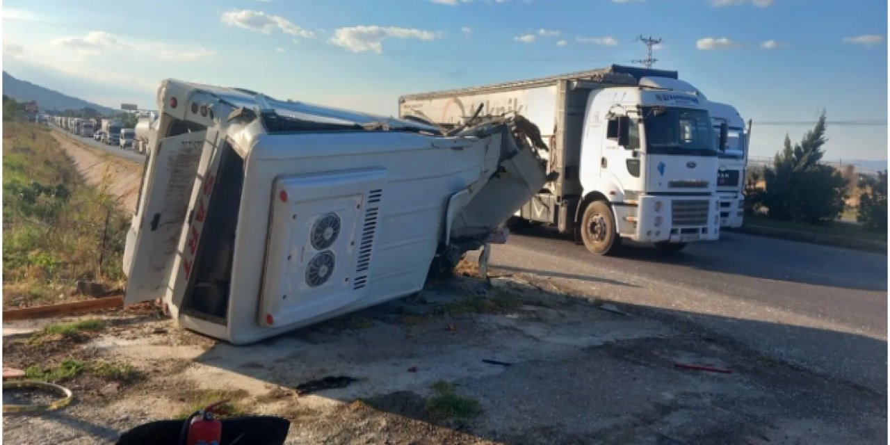 Manisa’da kaza… Minibüs havaya uçtu… Faciadan dönüldü!