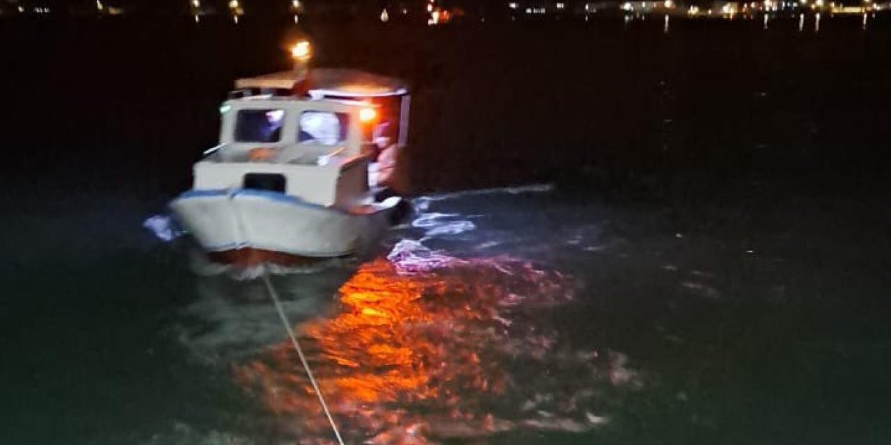 Beykoz Açıklarında Sürüklenen Tekne Kurtarıldı