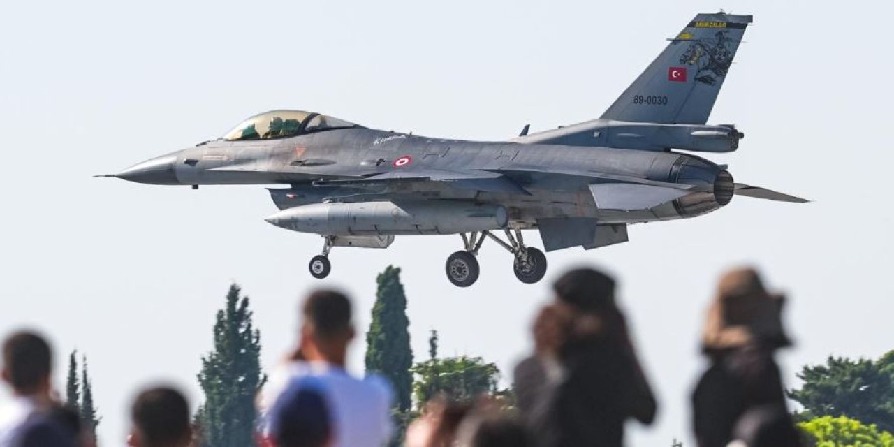 Alper Gezeravcı, F-16 ile Adana semalarında süzüldü, nefesleri kesti