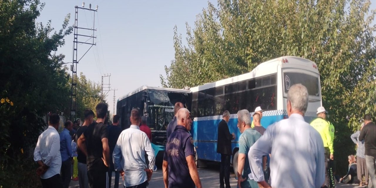 Servis minibüsü ile halk otobüsü çarpıştı: 17'si öğrenci, 24 yaralı