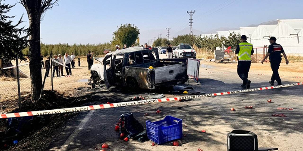 Antalya’da motosiklet ve kamyonet çarpıştı: 2 kişi yaşamını yitirdi