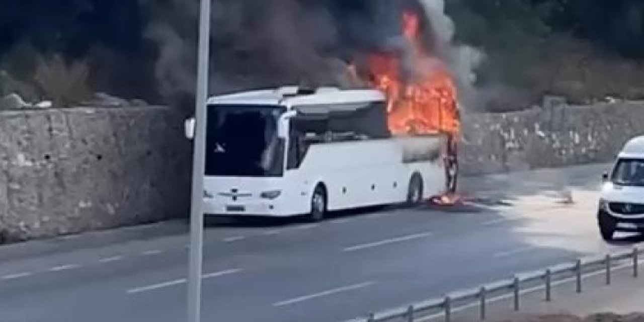 Seyir halindeki otobüs alevler içinde kaldı