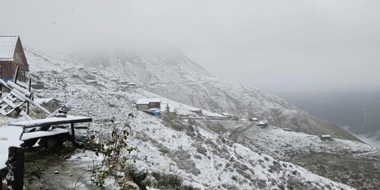 Mevsimin ilk karı düştü