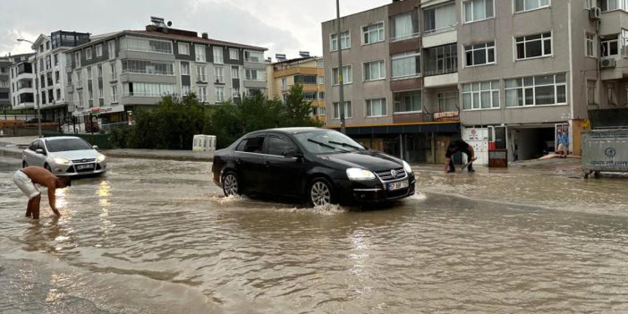 Sinop'ta yağışlar yolları kapattı