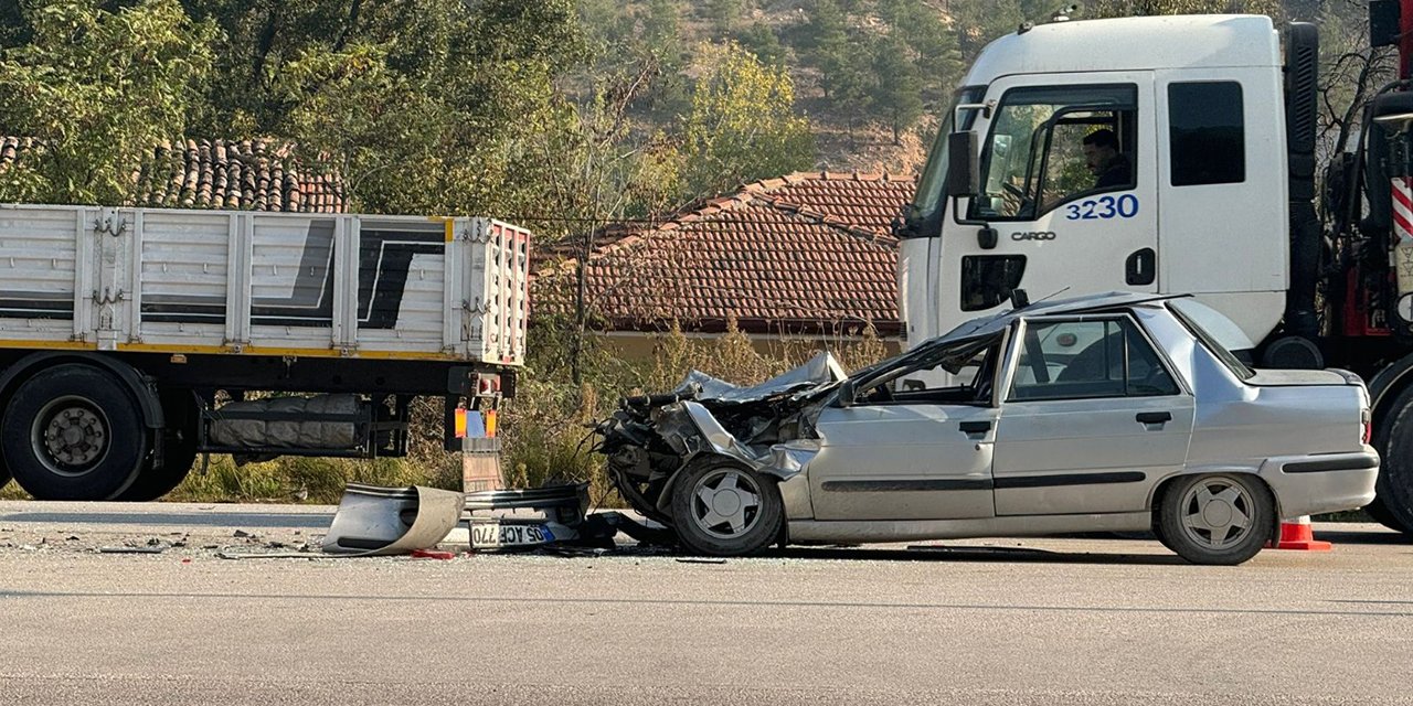 Genç çiftin korkunç kazası: Amasya'da araç TIR'a çarptı