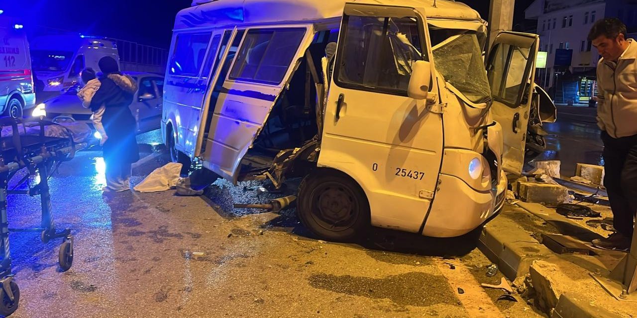 Ankara'da 2 minibüs çarpıştı: 21 yaralı