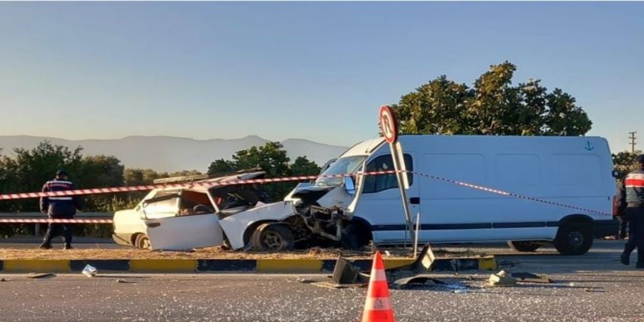 Bayındır’da kamyonet ile otomobil çarpıştı: 1 ölü