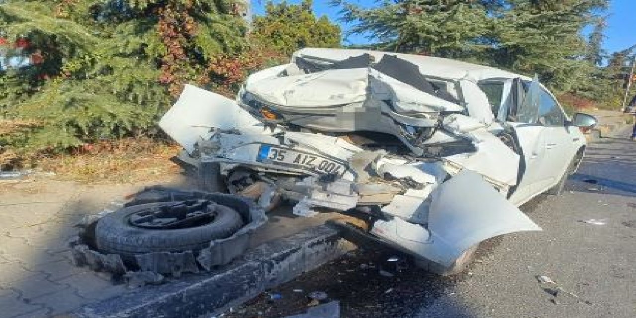 Manisa’da mucize kurtuluş! Hurdaya dönen otomobilden sağ çıktı