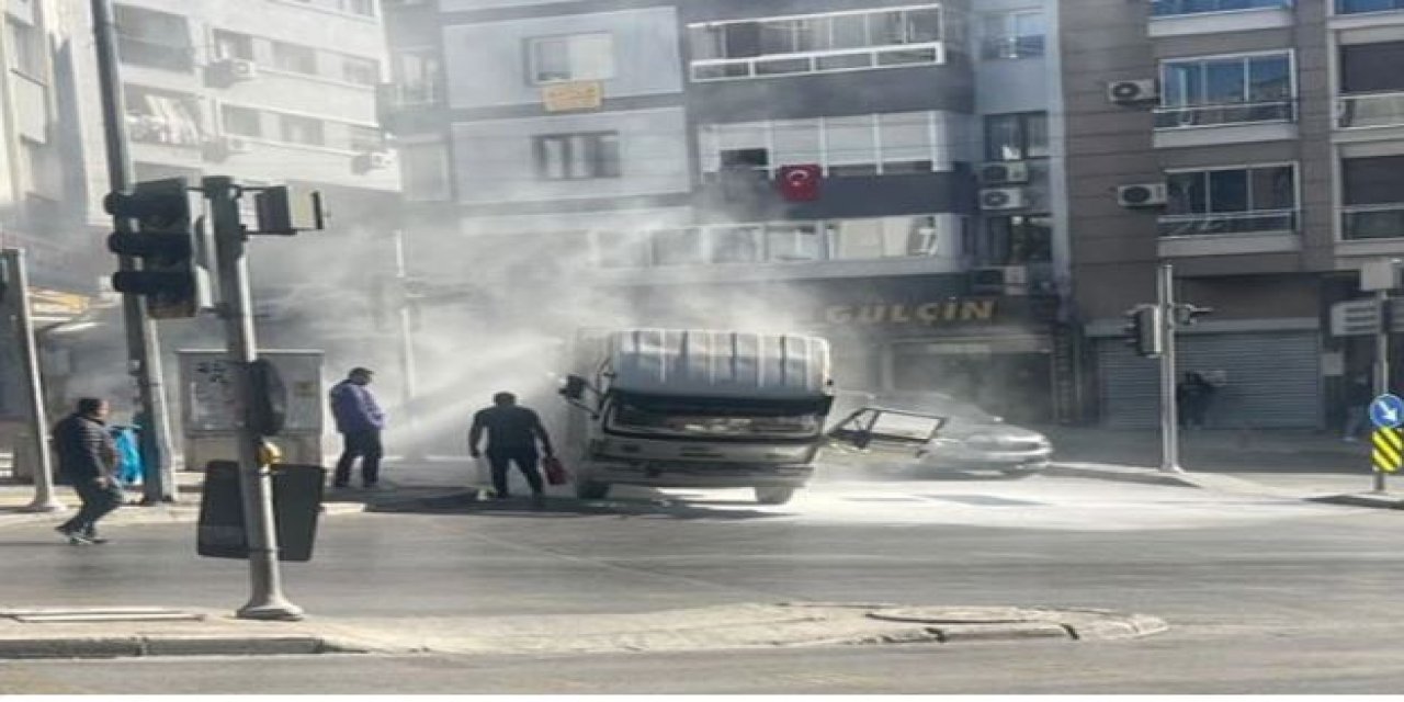 İzmir Konak'ta araç yangını: Sürücü canını zor kurtardı!