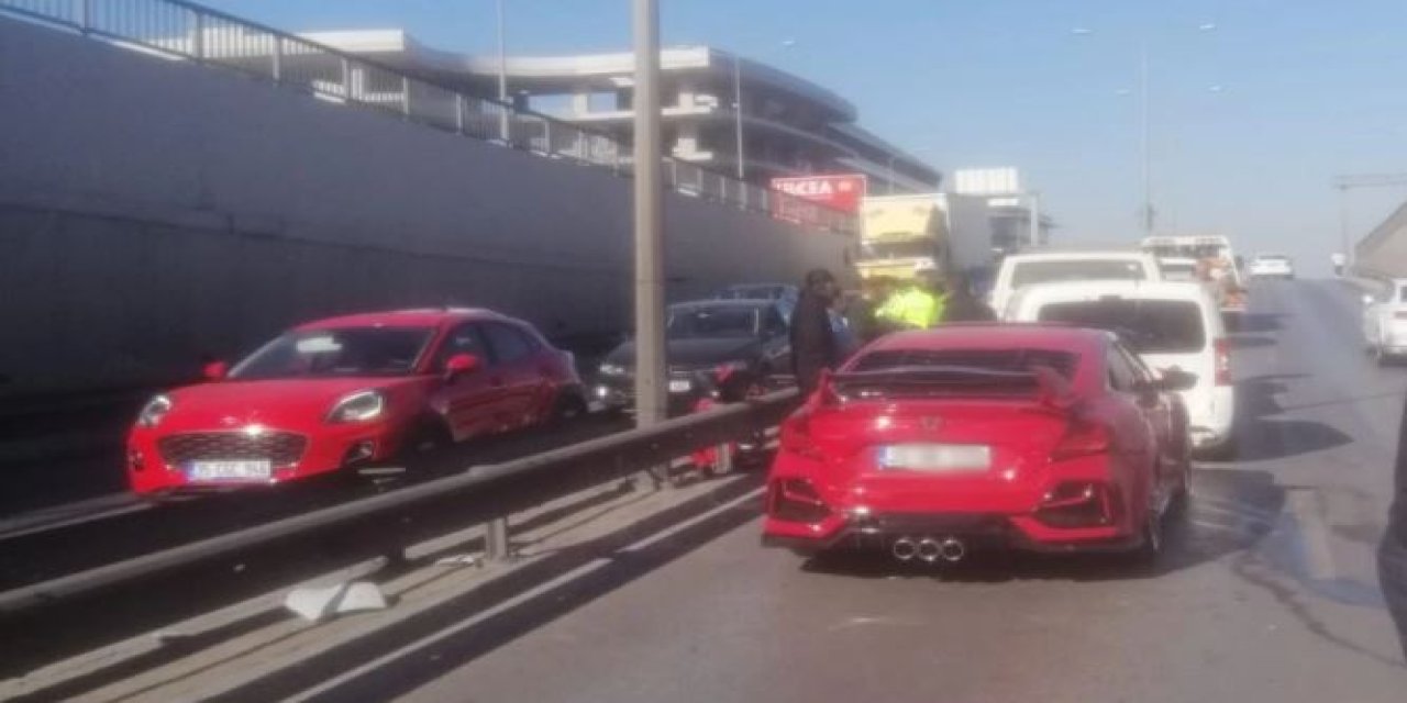 İzmir Gaziemir Akçay Caddesi'nde kaza: Trafik sıkıştı!