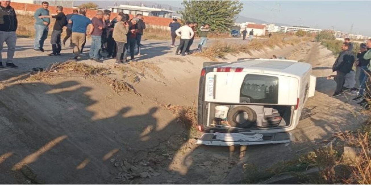 İzmir Menemen’de işçi servisi devrildi!