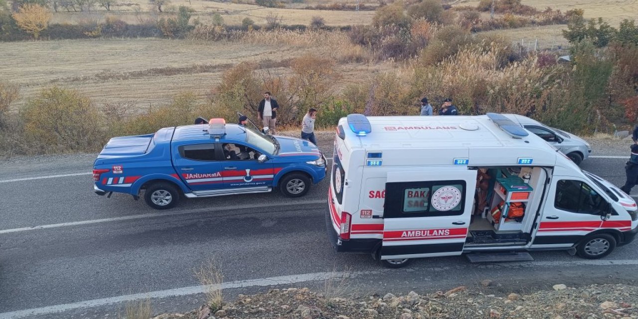 Adıyaman'da otomobil ile hafif ticari araç çarpıştı: 11 yaralı