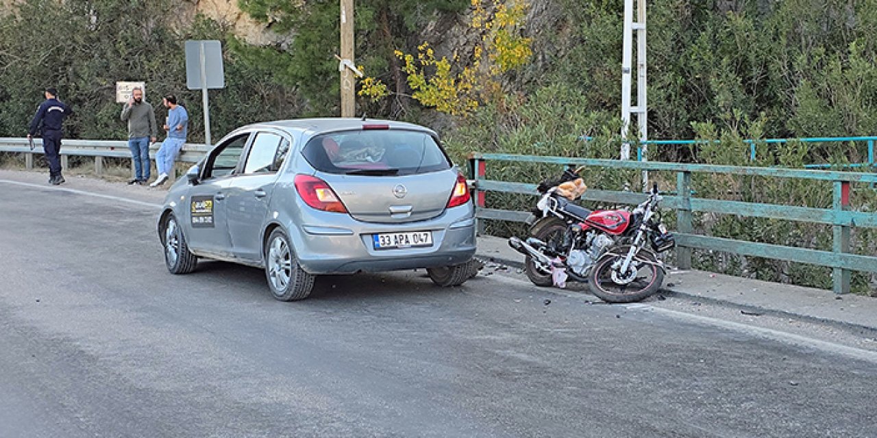 Otomobilin çarptığı motosikletli 25 metreden aşağı uçtu