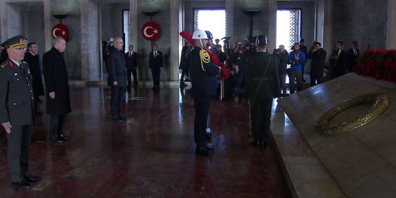 Anıtkabir’de Atatürk’ü anma töreni: Devlet erkanı saygı duruşunda