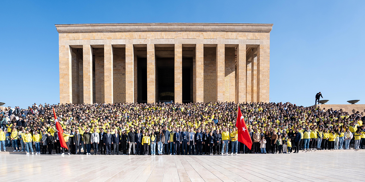 Fenerbahçeliler Anıtkabir’de Atatürk’ü andı