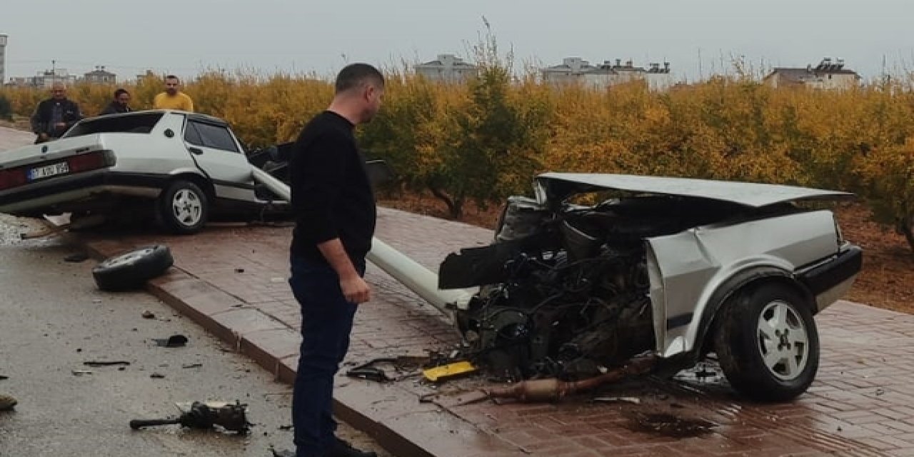 ANTALYA Direğe çarpan otomobil ikiye bölündü: 1 yaralı