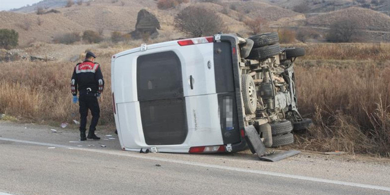 Çorum'da işçi servisi ile traktör çarpıştı: 16 yaralı