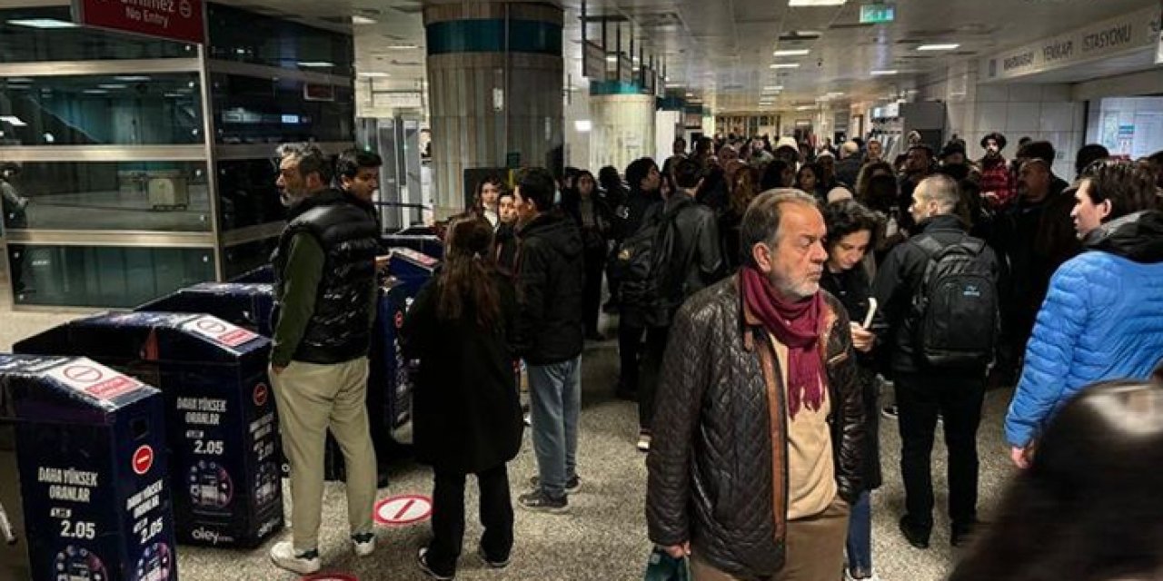 Yenikapı Metro’da panik! Yürüyen merdivenlerde yangın çıktı