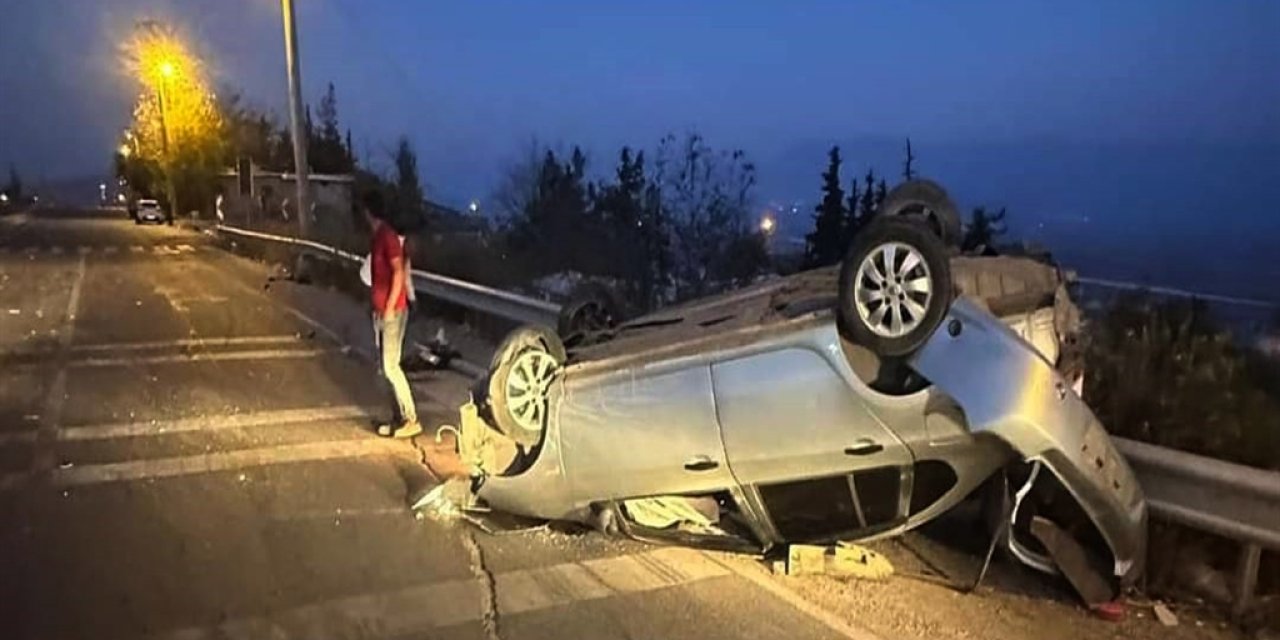 Köpeğe çarpmamak için ani manevra yaptı, takla atan otomobilde yaralandı