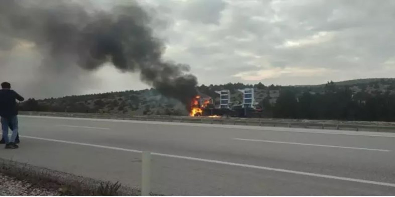 Konya'da Seyir Halindeki Çekici Alev Aldı