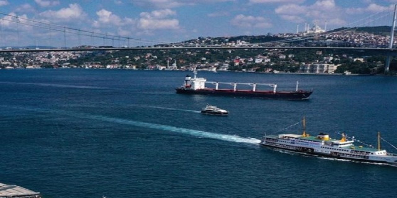 İstanbul Boğazı çift yönlü olarak gemi trafiğine kapatıldı