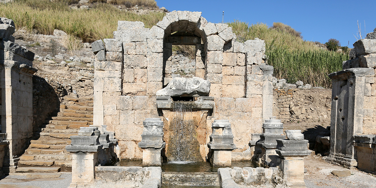 1800 yıllık Kestros Çeşmesi yeniden suya kavuştu