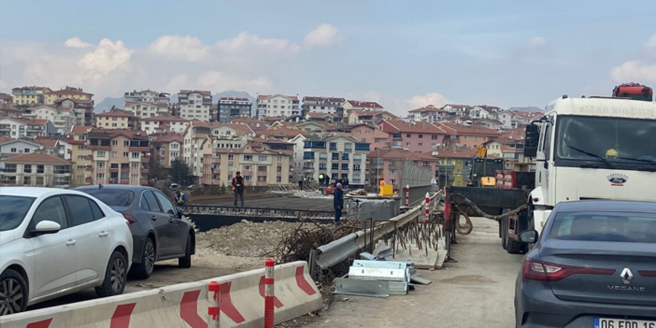 Mamak'ta yol çalışması çileden çıkarıyor: Trafik işkenceye döndü