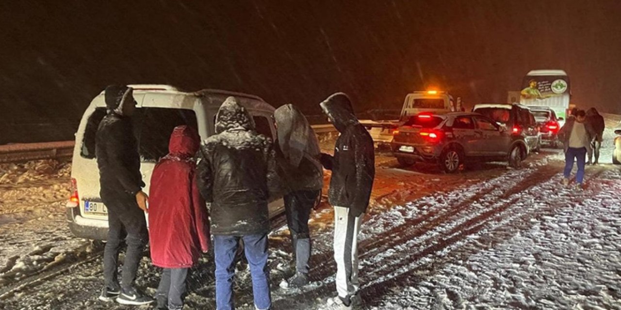 Yoğun kar nedeniyle kapatılan Anadolu Otoyolu tekrar açıldı