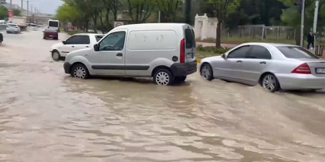 Elazığ'da sokaklar göle döndü