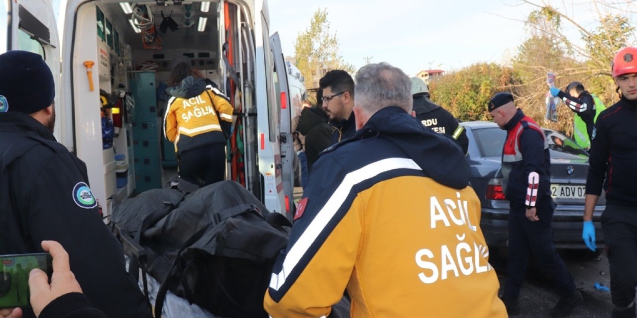 Kamyona arkadan çarpan otomobildeki 3 kişi öldü