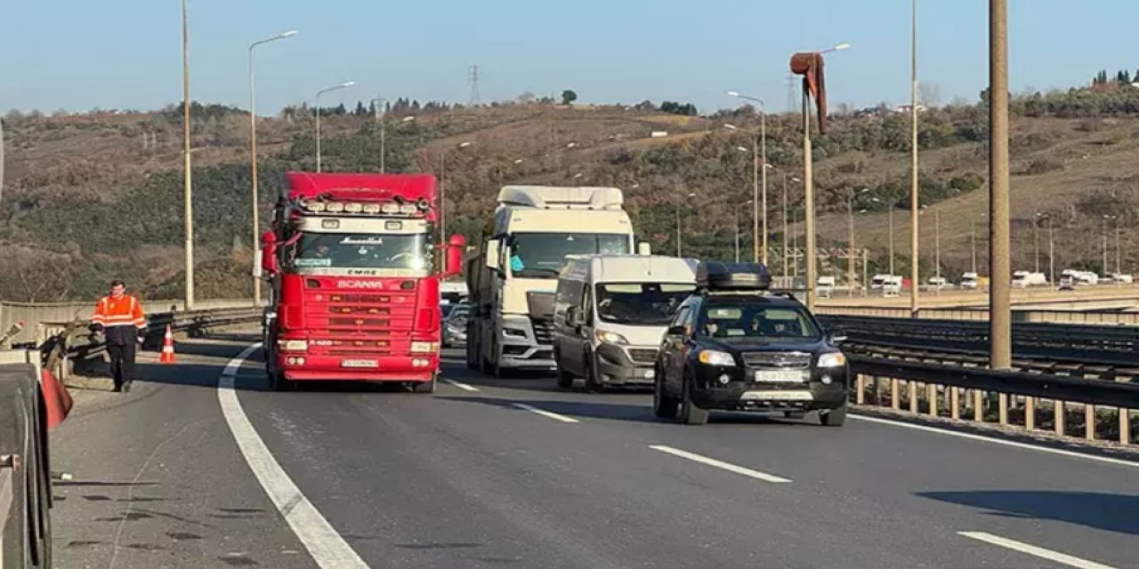 TEM'de kimyasal yüklü tanker ile cip çarpıştı