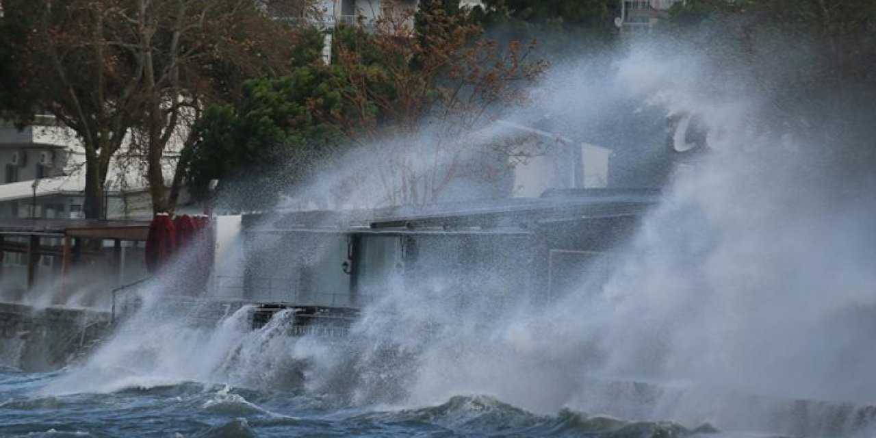 Marmara'da fırtına balıkçıları vurdu